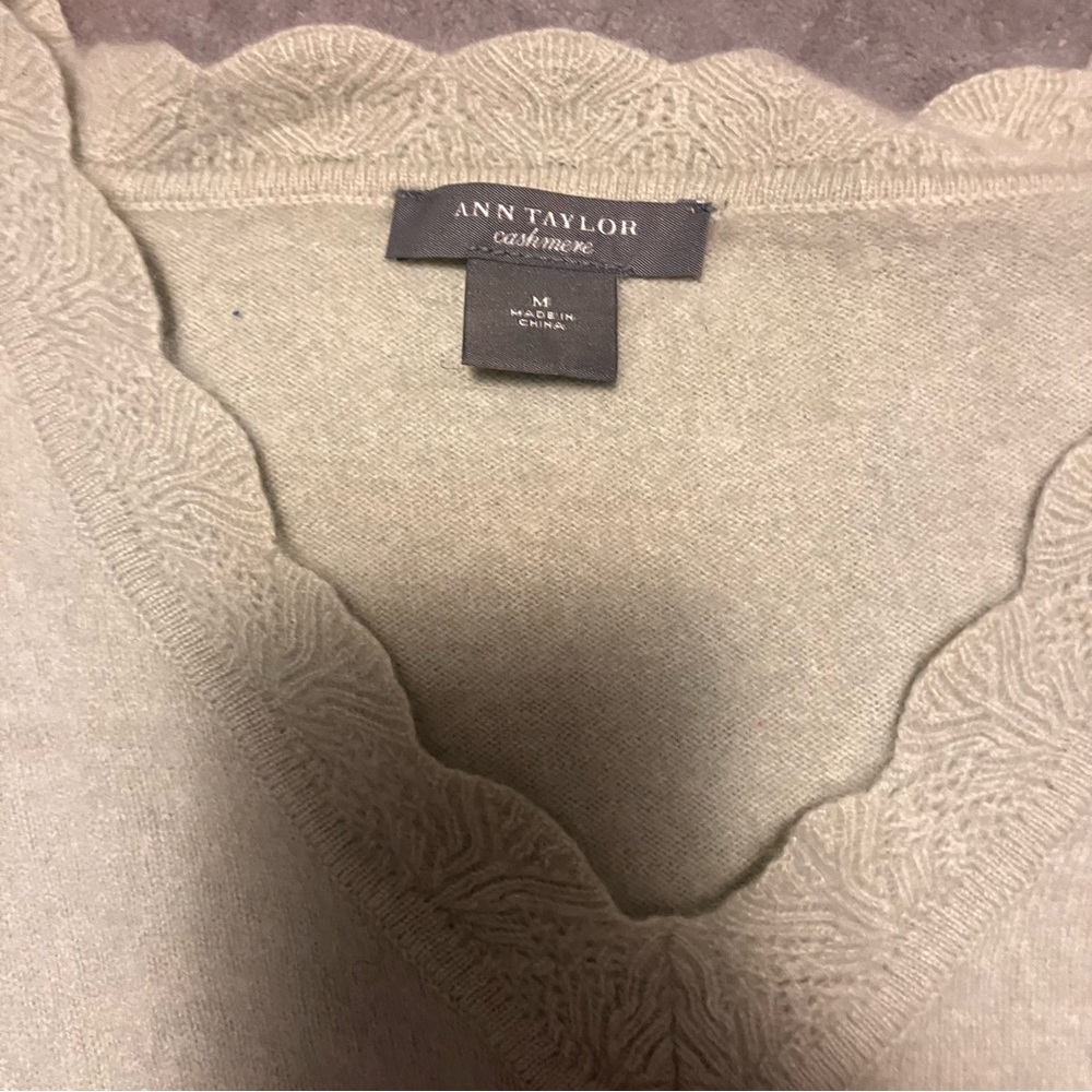 Ann Taylor 100% Cashmere Decorative Scalloped V-Neck Edge Sweater Mint Green - Picture 3 of 8